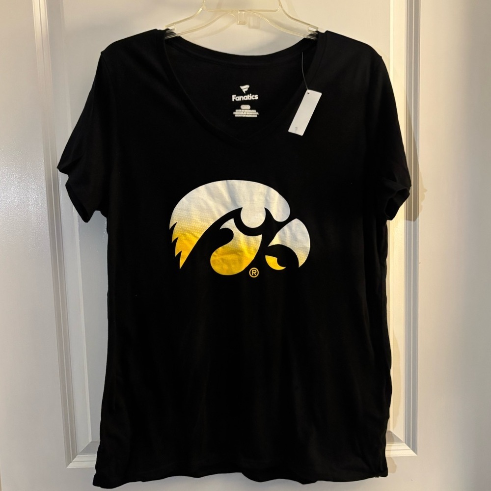 NWT Iowa Hawkeyes Fanatics Black Logo T-Shirt Sz L